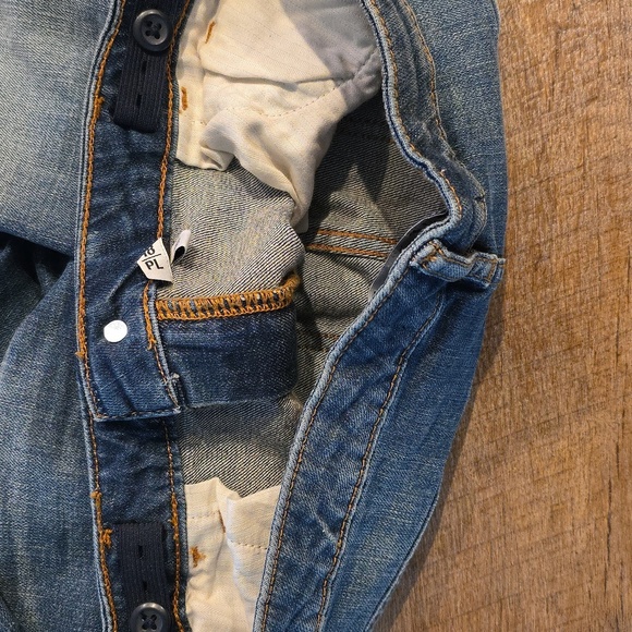 GAP-Shorty Shorts- Girls  Jean Shorts Medium Blue Frayed Hem. Size 18 Plus. NWT! - Picture 3 of 5